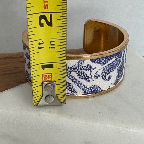 Vintage Estate Blue and White Chinoiserie Leather Open Cuff Bracelet lot C52 - Picture 6 of 8